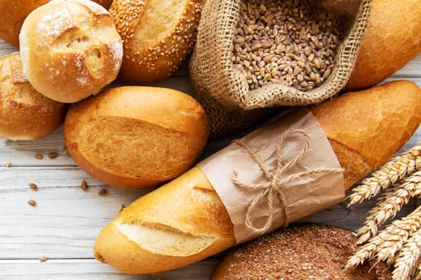 chleb pszenny, z ziarnami i bułki - pieczywo na diecie